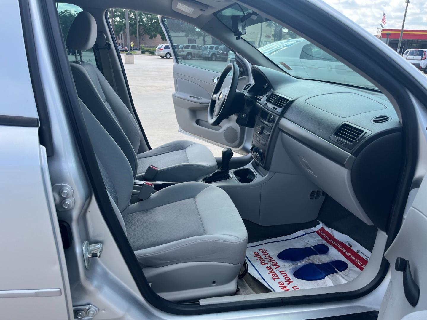 2009 SILVER /black Chevrolet Cobalt LS Sedan (1G1AS58H697) with an 2.2L L4 DOHC 16V engine, 4-Speed Automatic Overdrive transmission, located at 14700 Tomball Parkway 249, Houston, TX, 77086, (281) 444-2200, 29.928619, -95.504074 - Photo#11